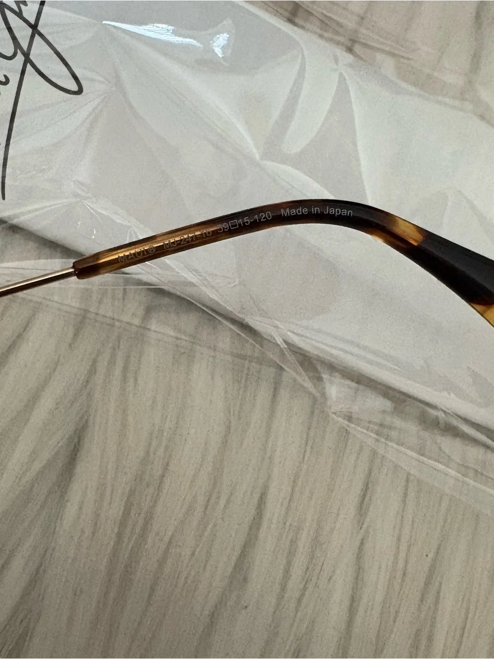 Maui Jim Cliff House Large Aviator Sunglasses - Gold Frames  display picture 1
